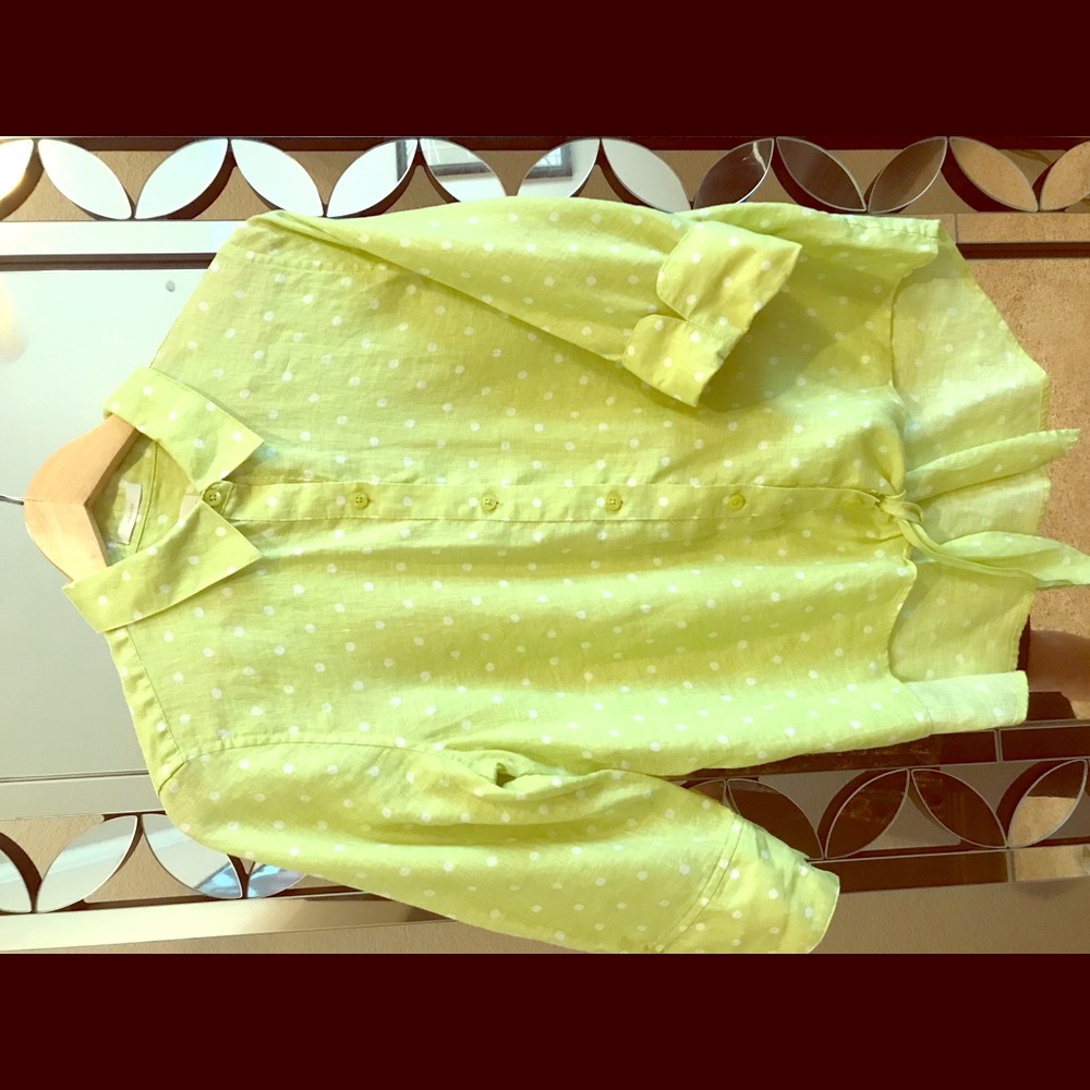 Blouse with front tie